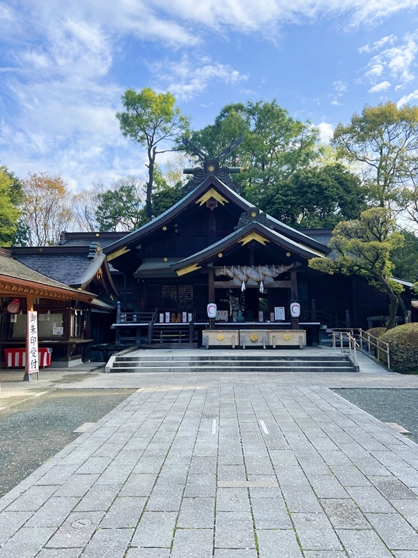 パワースポットで有名な出雲大社相模分祠の社殿