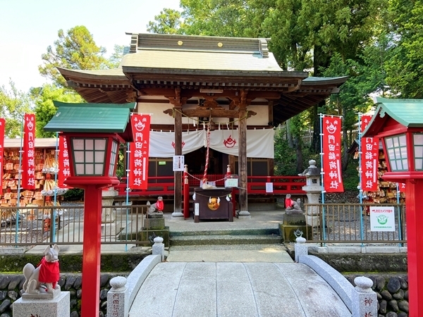 パワースポットで有名な門田稲荷神社の社殿