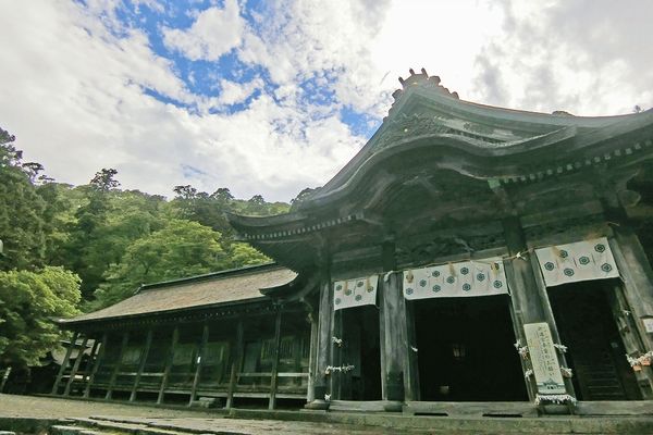 パワースポットで有名な大神山神社の社殿