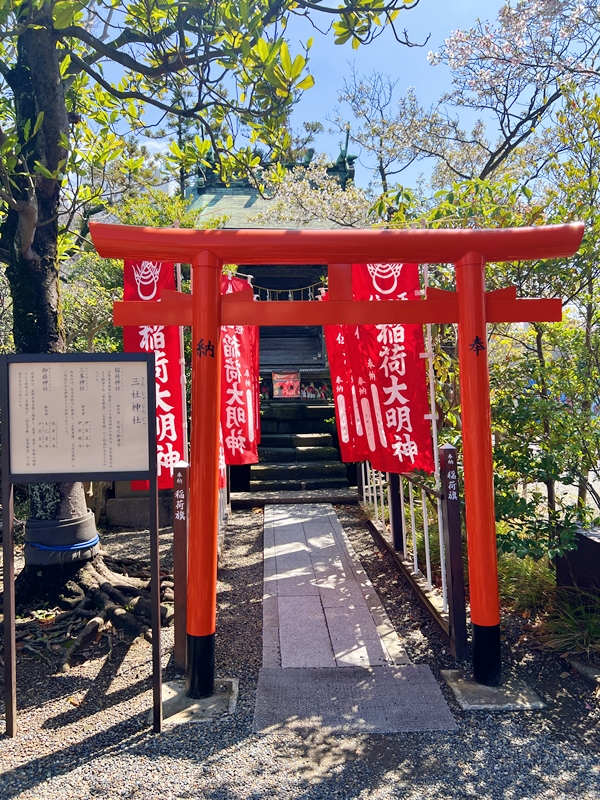 パワースポットで有名な八剱八幡神社の境内社