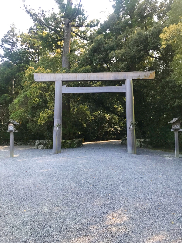 日本最高峰のパワースポット・伊勢神宮外宮の参道と自然豊かな境内