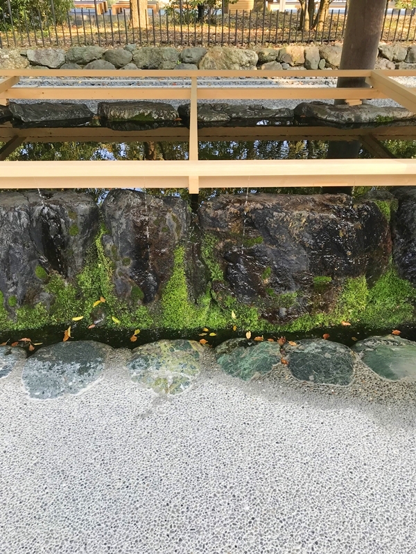 外宮の手水舎（ちょうずや）参拝前の清め方と作法