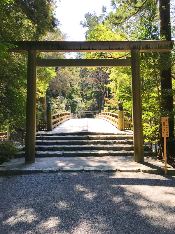 日本最高位の神社・伊勢神宮内宮の鎮守の森と参道
