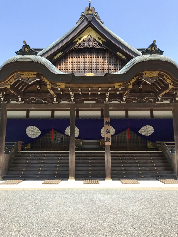 伊勢神宮内宮の荘厳な神楽殿