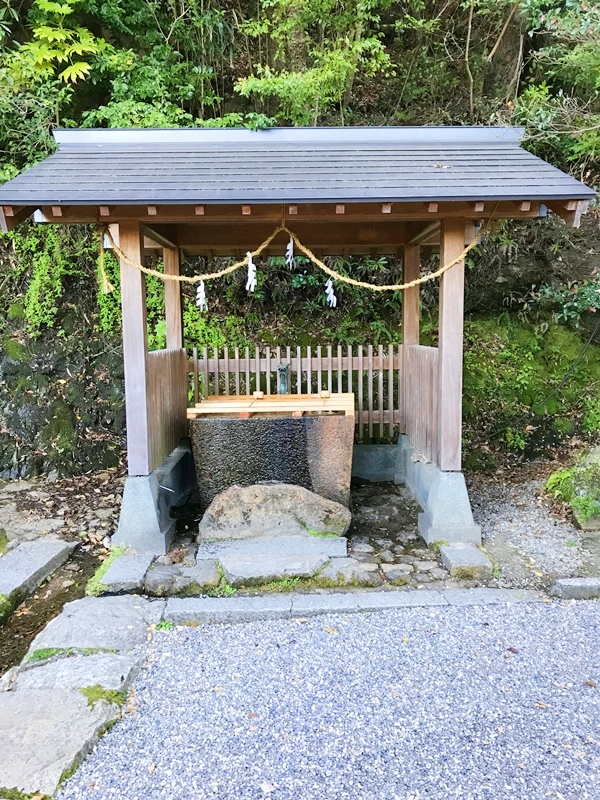 神倉神社の龍の手水舎