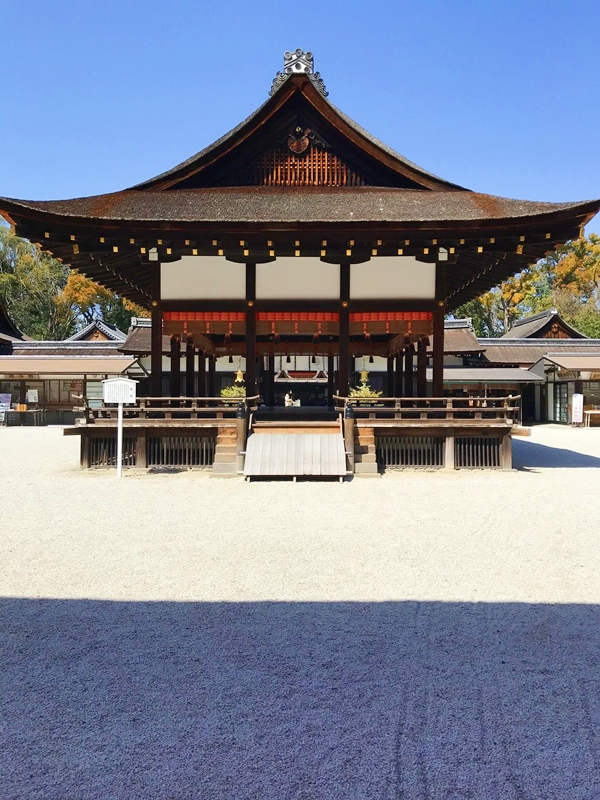 下鴨神社 舞殿 楼門内中央に位置する神楽舞の舞台