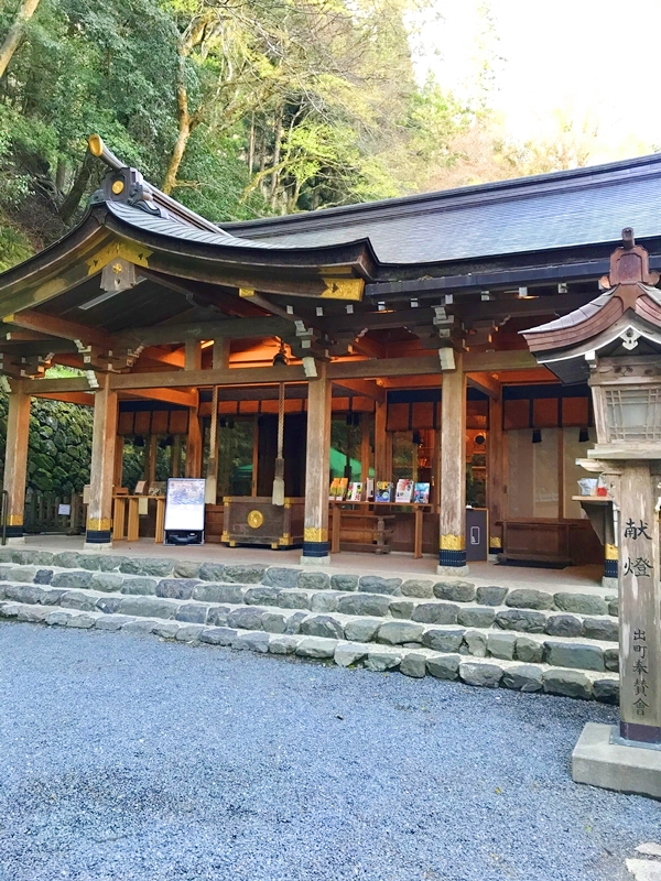 貴船神社 本宮 拝殿 水の神・高龗神を祀る