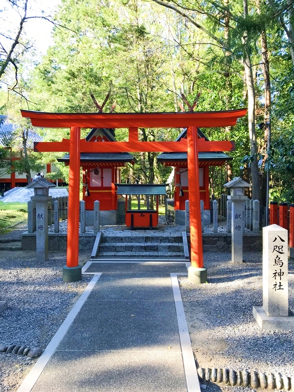 八咫烏神社と天手力男神社の社殿