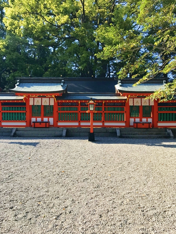 八社殿（中四社・下四社）と三殿