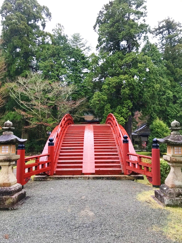 丹生都比売神社 太鼓橋 輪橋 淀殿寄進 鏡池と朱色の神橋