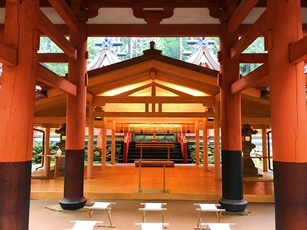 丹生都比売神社 楼門と雨の参拝 誰もいない静寂の境内