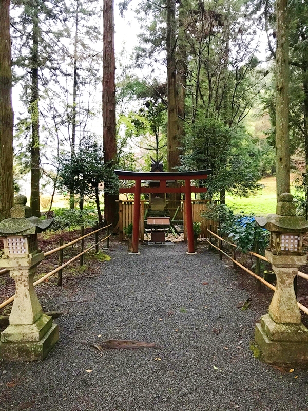 丹生都比売神社 神饌所横 佐波神社 境内社と地域信仰