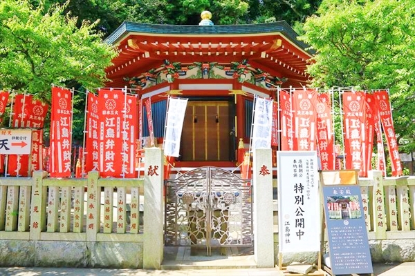 八臂弁財天と妙音弁財天が安置されている江島神社の奉安殿