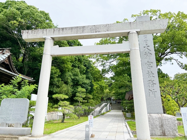 村松大神宮の開運出世参道へ続く鳥居