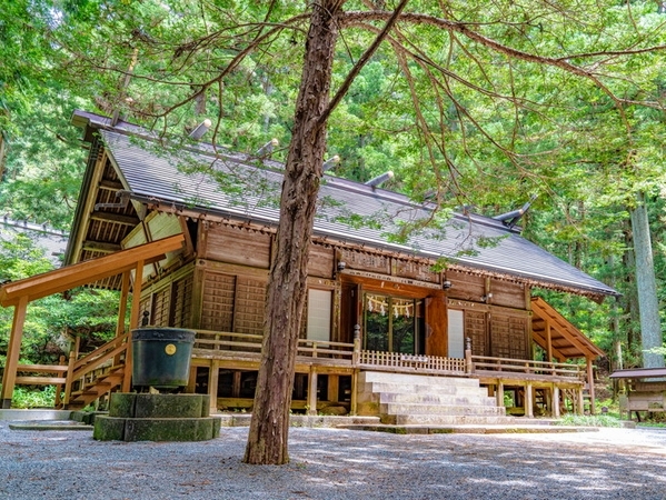 赤城神社の総社として最高のパワースポット資質を持つ境内の風景