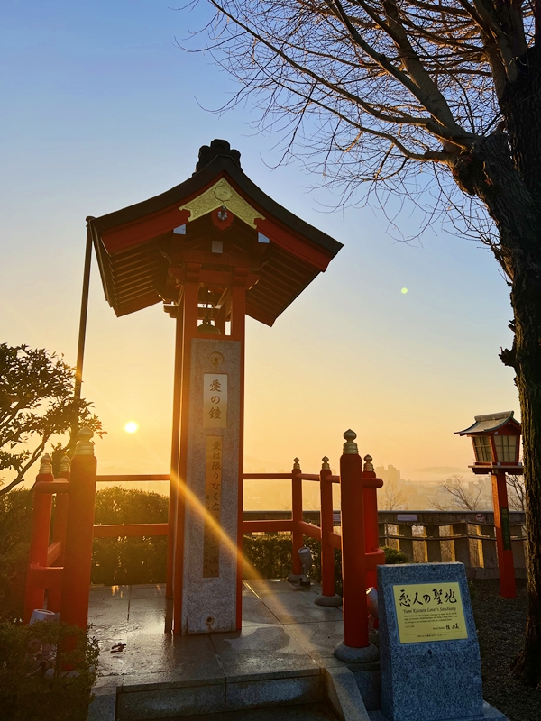 縁結び祈願の象徴として境内に設置されている足利織姫神社の愛の鐘