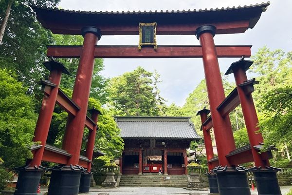 強力な縁結びパワースポットとして知られる北口本宮冨士浅間神社の境内
