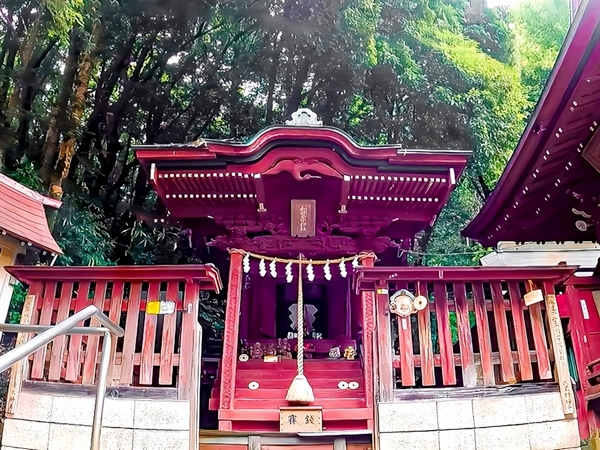 聖神社の境内にひっそりと佇む金運祈願の要所・和銅出雲神社（旧本殿）