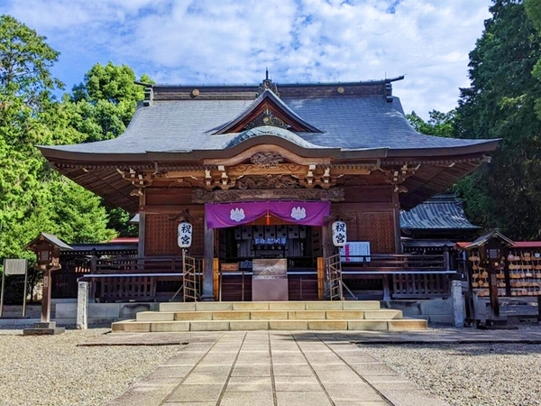 縁結びのご利益で知られる出雲伊波比神社の歴史ある拝殿外観