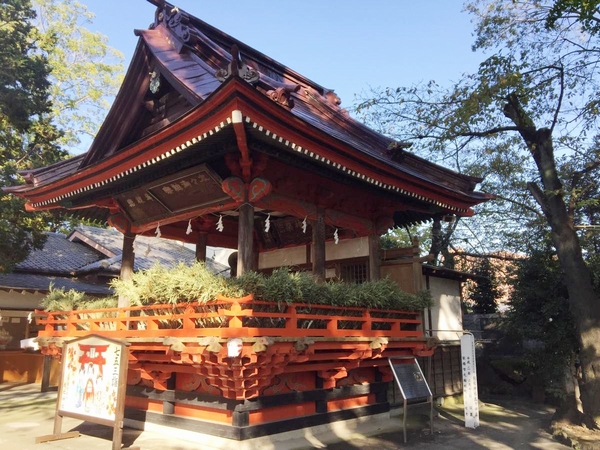 開運招福や夫婦和合の霊威を感じる総社神社の歴史ある鳥居と参道
