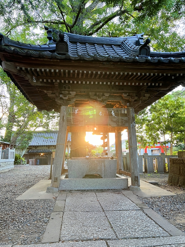 参拝前に心身を清めるための玉前神社の趣ある手水舎