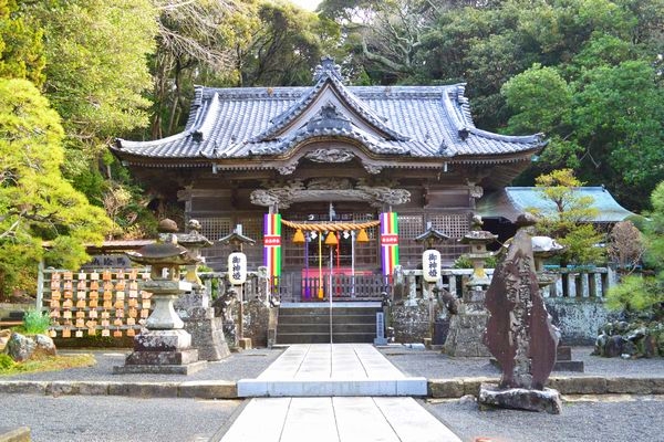 伊豆最古の宮として縁結び祈祷も行われる伊古奈比咩命神社（白浜神社）の拝殿