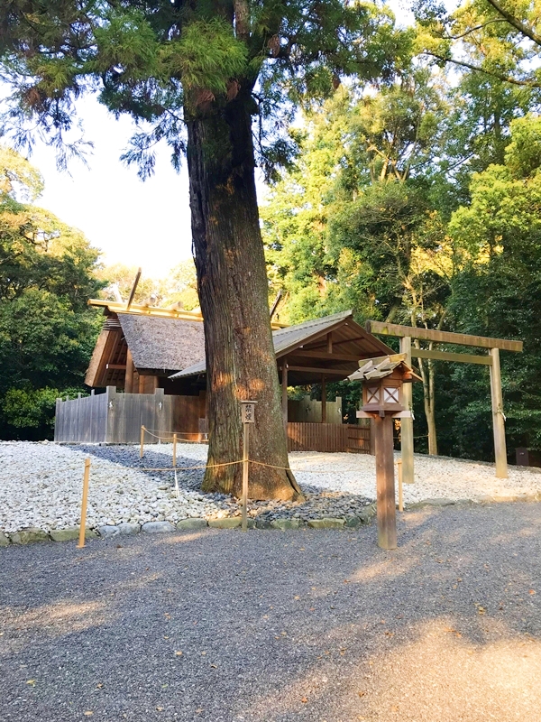 月夜見尊と天照大御神の神話を感じる月夜見宮の境内