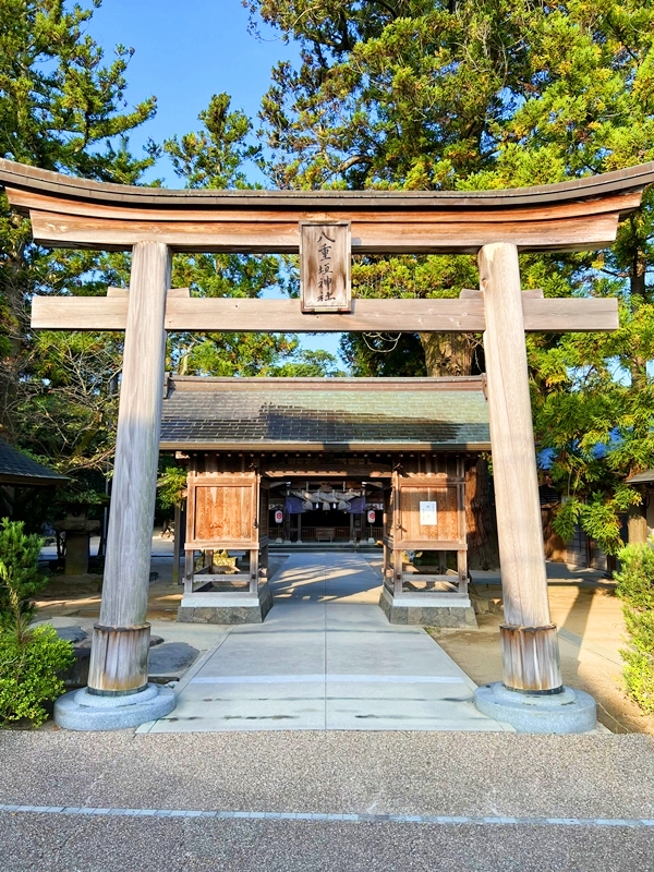出雲構え型の来待石造りの狛犬 八重垣神社の見どころ